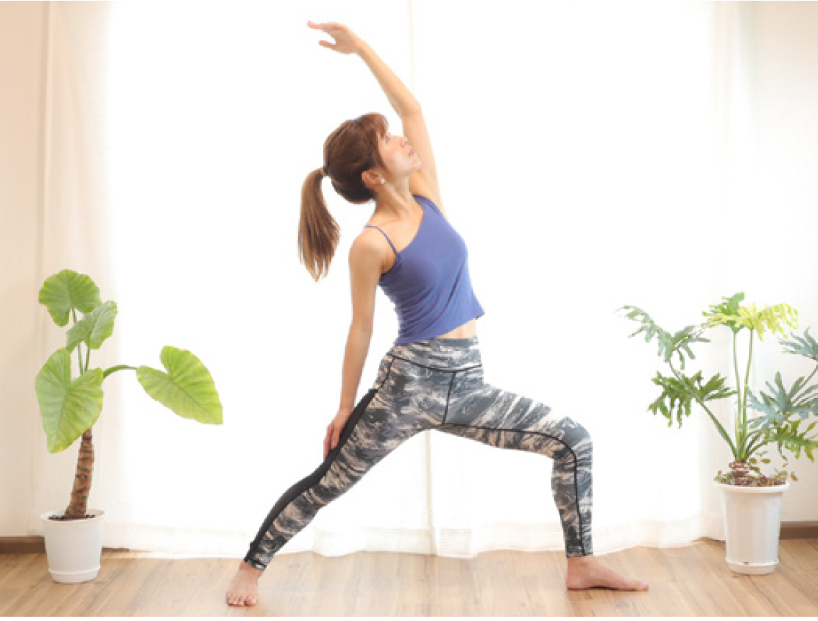 谷口さん　ヨガポーズ